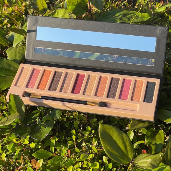 NAKEDS BEAUTY Shimmer Pearl Eyeshadow Palette - Picture 16 of 16